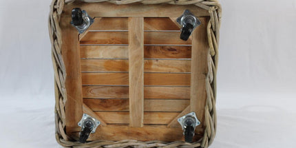 Houtmand rond op wieltjes