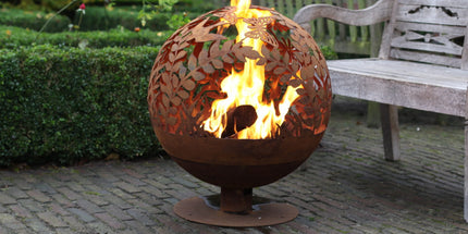 Roest vuurbal lasergesneden bloemen