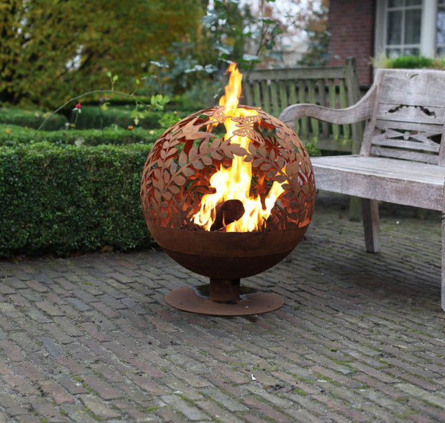 Roest vuurbal lasergesneden bloemen